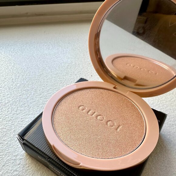 NEW Gucci Glow Powder Gel Highlighter - Warm Gold - Picture 6 of 7